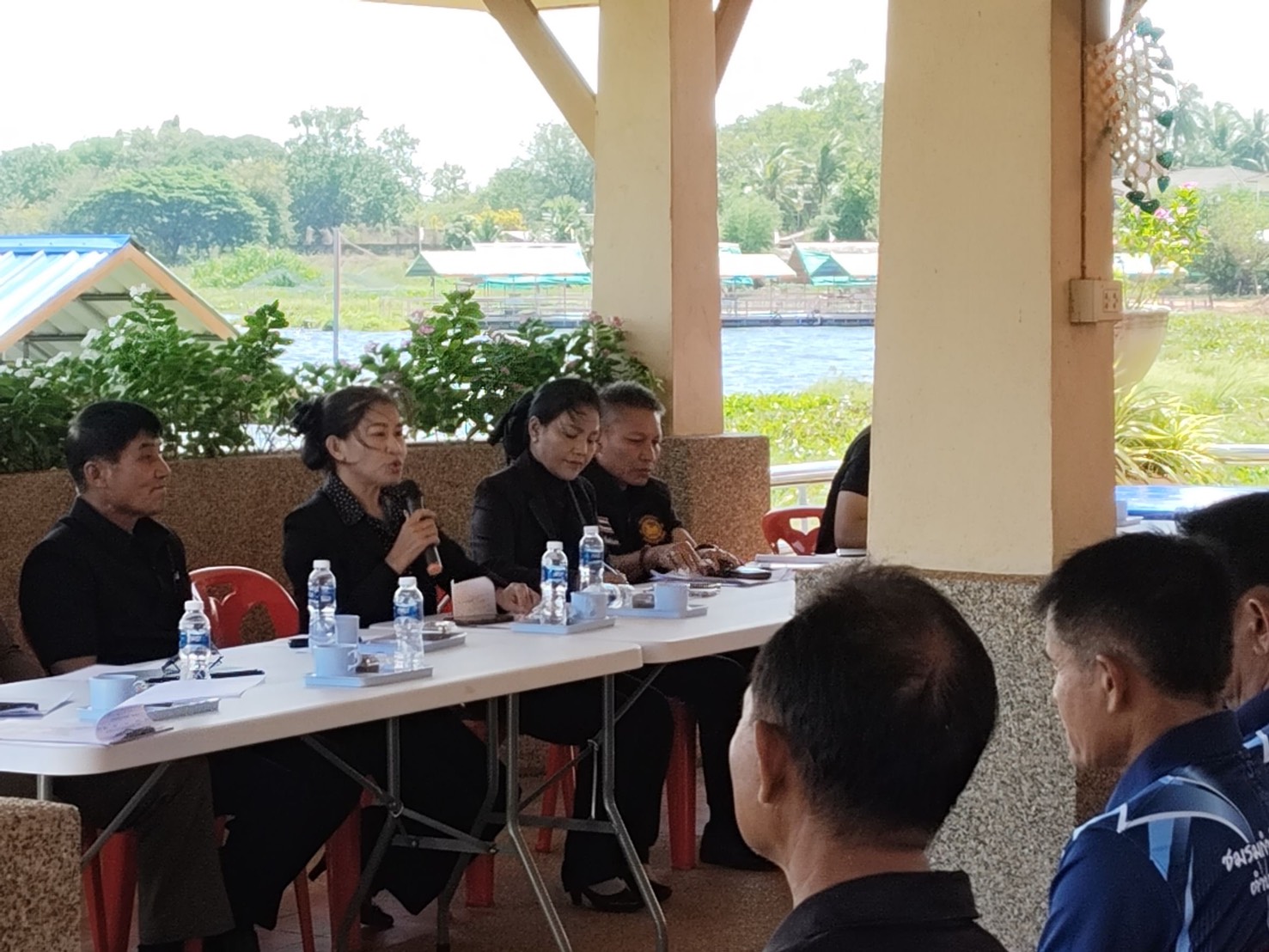 สำนักงานพัฒนาชุมชนอำเภอเมืองสกลนคร: ร่วมประชุมขับเคลื่อน นโยบายขับเคลื่อนการป้องกันและแก้ไขปัญหายาเสพติด แบบบูรณาการ Quick Big  Win ในพื้นที่ตำบลเหล่าปอแดง