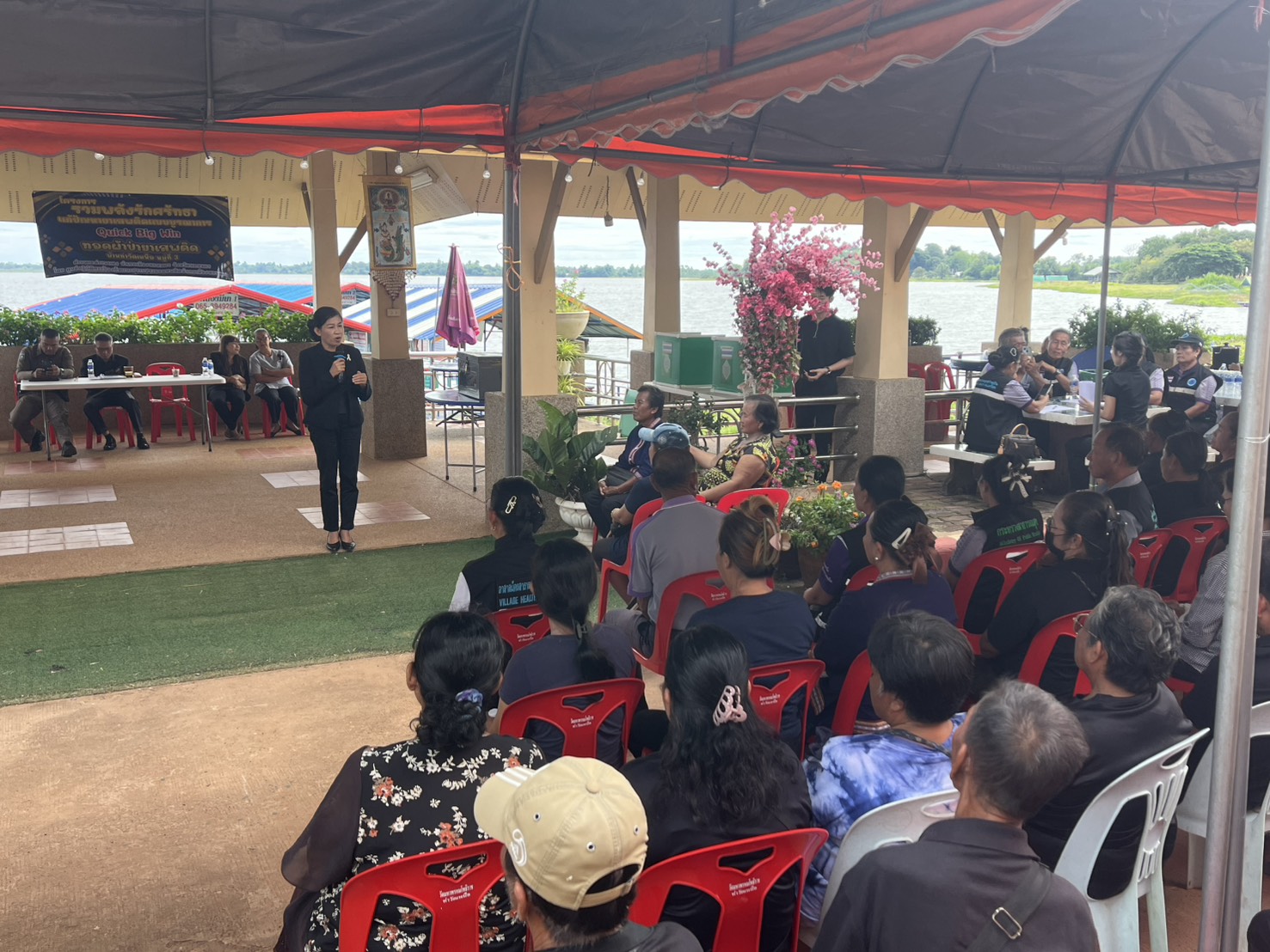 สำนักงานพัฒนาชุมชนอำเภอเมืองสกลนคร: ร่วมขับเคลื่อนการปฏิบัติการ Re X-Ray ภายใต้นโยบายการป้องกันและแก้ไขปัญหายาเสพติด แบบบูรณาการ Quick Big  Win ร่วมกับกองทุนแม่ของแผ่นดินบ้านท่าวัดเหนือ