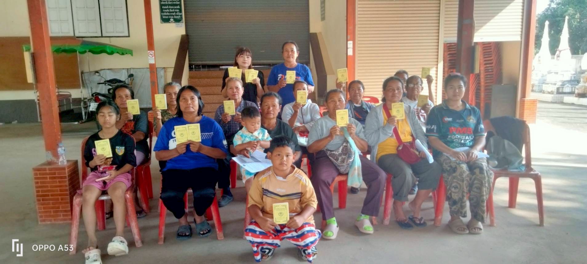   สำนักงานพัฒนาชุมชนอำเภอเมืองสกลนคร: ดำเนินการจัดตั้งกลุ่มออมทรัพย์เพื่อการผลิตบ้านพังเม็ก ตำบลงิ้วด่อน