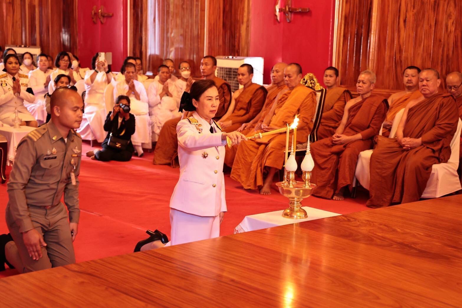 สำนักงานพัฒนาชุมชนอำเภอเมืองสกลนคร: ร่วมพิธีพระราชทานน้ำหลวงสรงศพ  พระราชวชิรมงคลมุนี (หลวงปู่สุธัมม์ ธัมมปาโล)