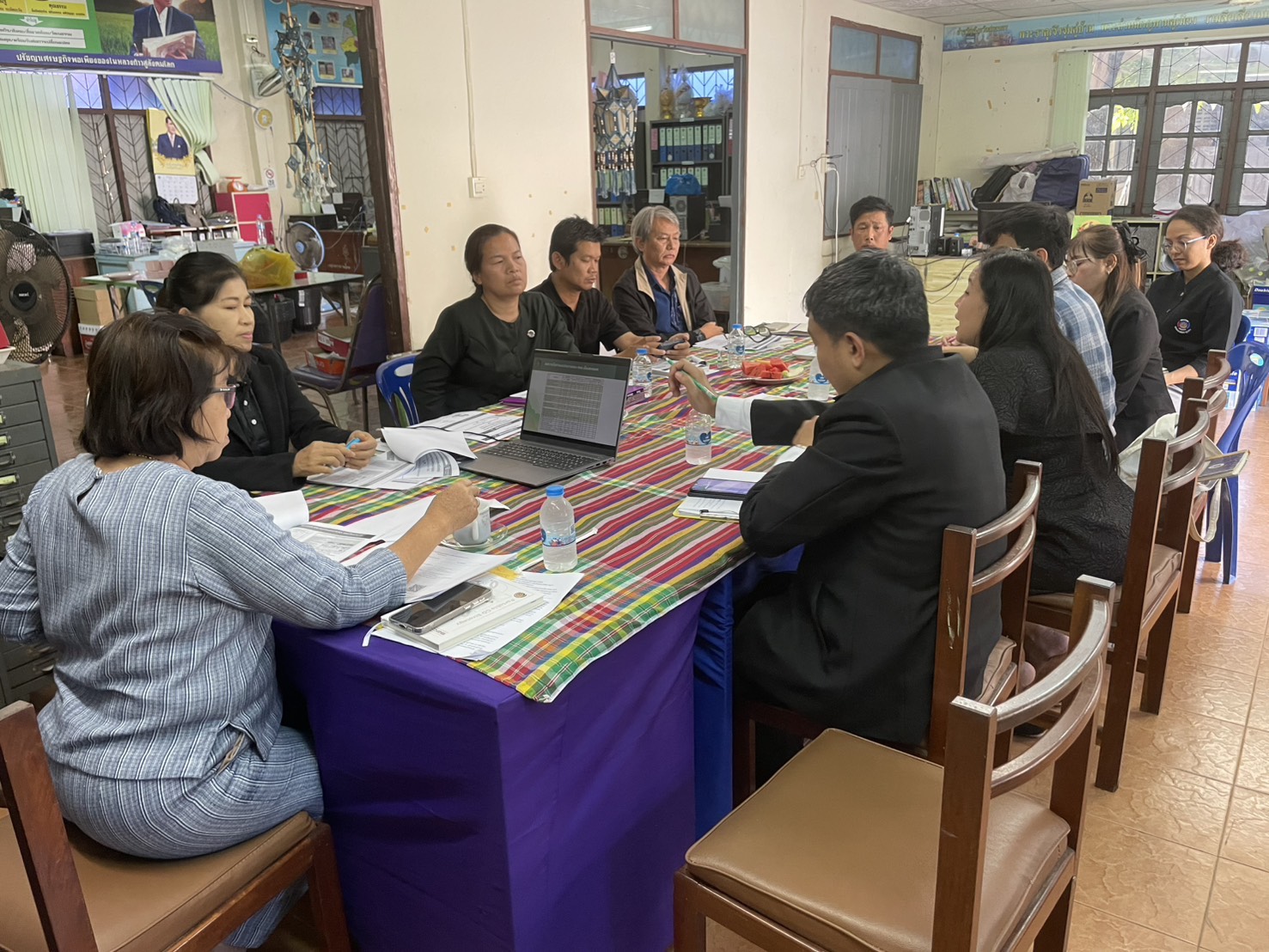 สำนักงานพัฒนาชุมชนอำเภอเมืองสกลนคร: ร่วมต้อนรับและสนับสนุนการนิเทศ ติดตาม และสนับสนุนการขับเคลื่อนงานพัฒนาชุมชน