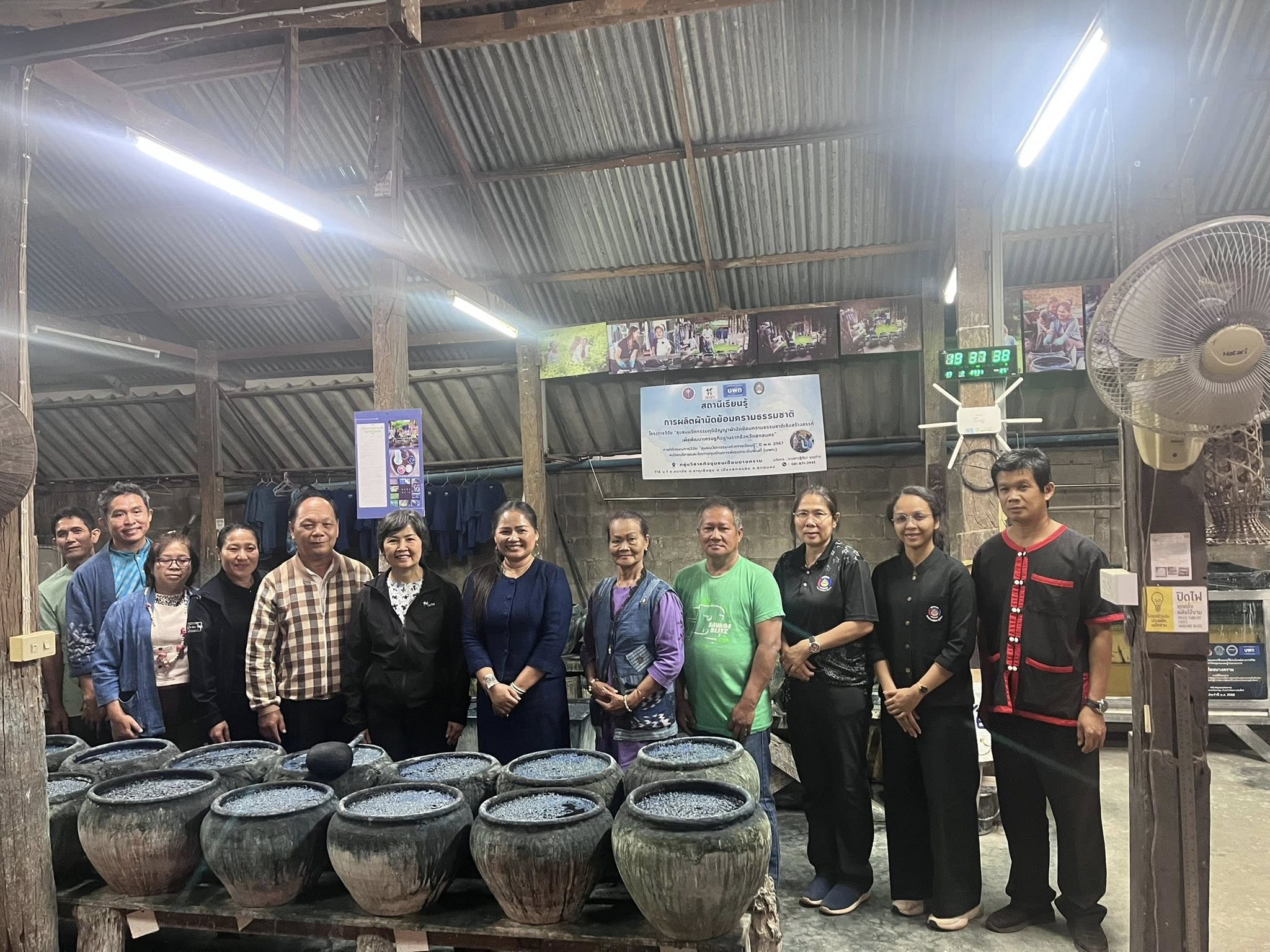 สำนักงานพัฒนาชุมชนอำเภอเมืองสกลนคร: ร่วมต้อนรับคณะที่ปรึกษาผู้บริหารระดับสูง บริษัท ไทยเบฟเวอเรจ จำกัด (มหาชน) ลงพื้นที่อำเภอเมืองสกลนคร ขับเคลื่อนโครงการ"ด้วยจงรักและภักดี"