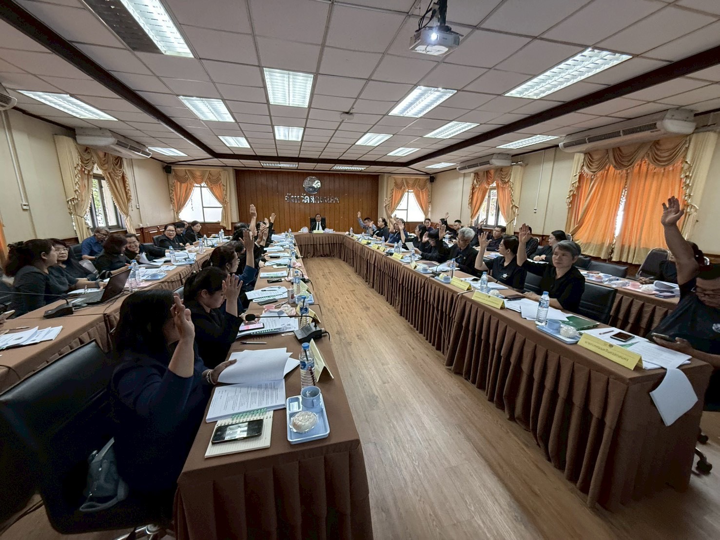 สำนักงานพัฒนาชุมชนอำเภอเมืองสกลนคร: ร่วมนำเสนอผลการจัดเก็บและรับรองคุณภาพข้อมูล จปฐ. ระดับจังหวัดสกลนคร ประจำปี 2569