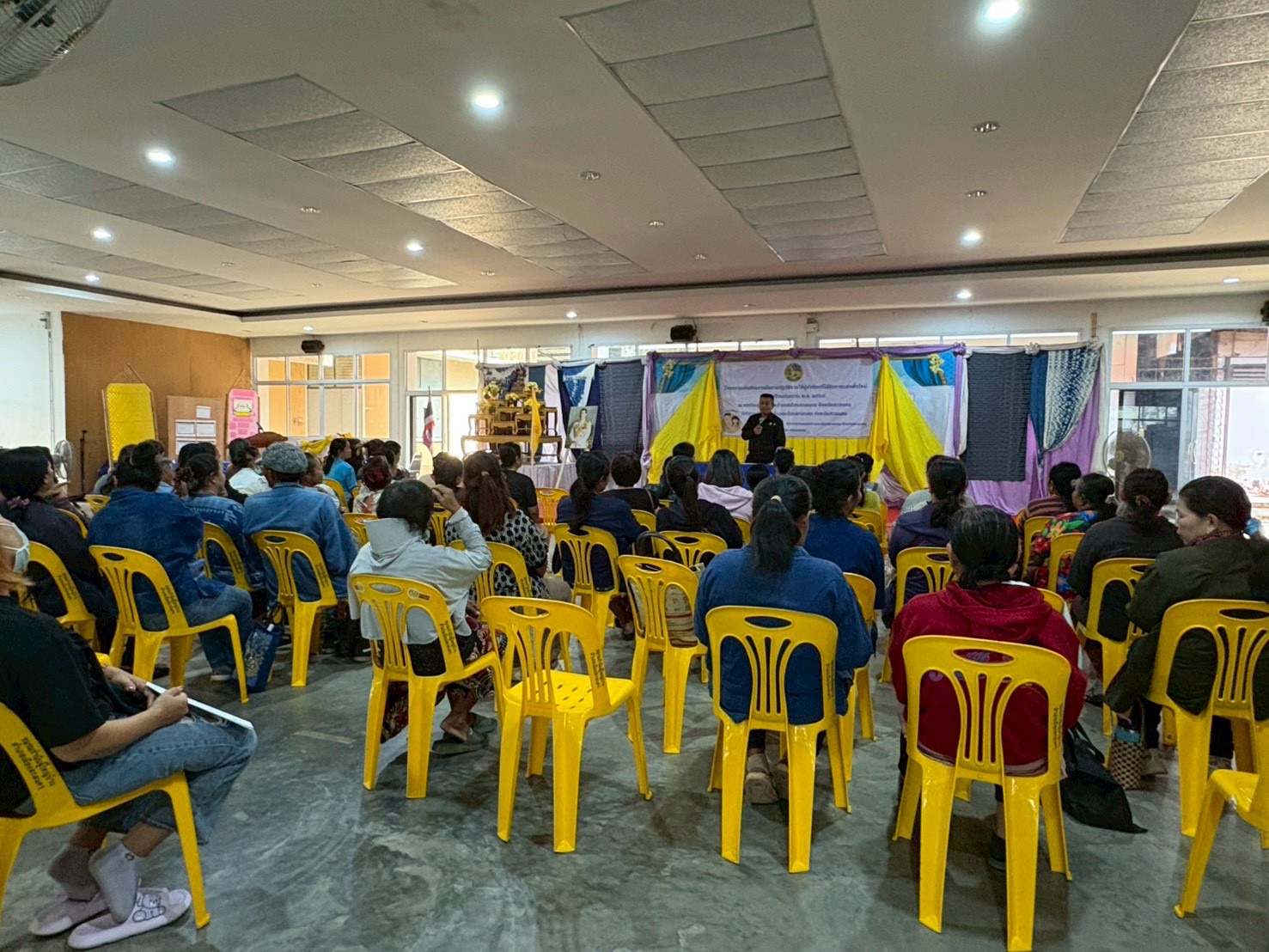  สำนักงานพัฒนาชุมชนอำเภอเมืองสกลนคร: ร่วมติดตามสนับสนุนการดำเนินงานกองทุนพัฒนาบทบาทสตรีจังหวัดสกลนคร
