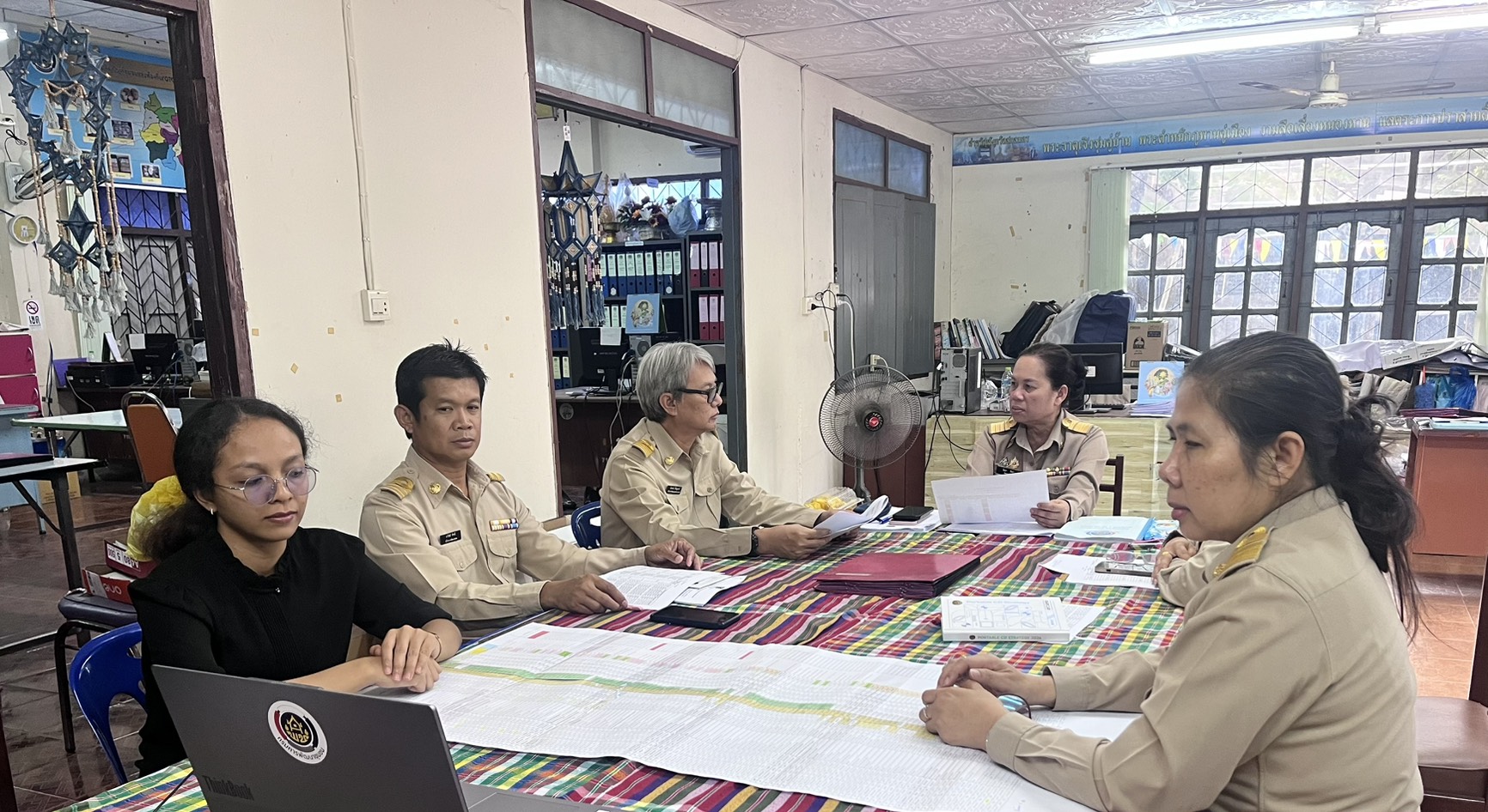 สำนักงานพัฒนาชุมชนอำเภอเมืองสกลนคร: ร่วมประชุมรับมอบนโยบายรัฐมนตรีช่วยว่าการกระทรวงมหาดไทย