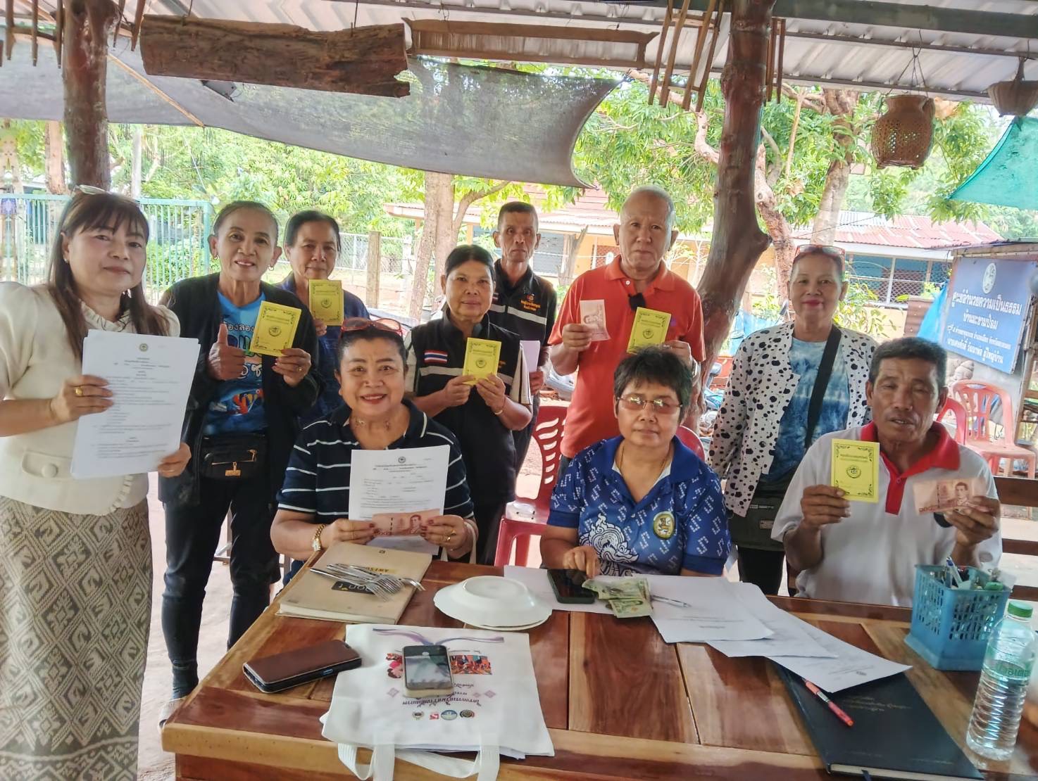 สำนักงานพัฒนาชุมชนอำเภอเมืองสกลนคร: ขับเคลื่อนการจัดตั้งกลุ่มออมทรัพย์เพื่อการผลิตในหมู่บ้านกองทุนแม่ของแผ่นดิน