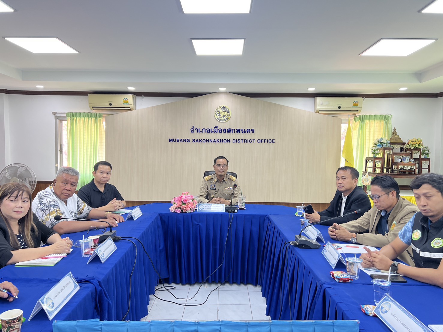  สำนักงานพัฒนาชุมชนอำเภอเมืองสกลนคร: ร่วมรับชมการถ่ายทอดสด พิธีเปิดงานการนำคู่มือการบริหารจัดการโครงการอันเนื่องมาจากพระราชดำริเชิงพื้นที่ ด้วยกระบวนการ One Plan