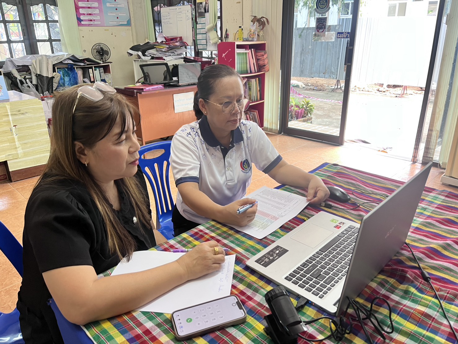 สำนักงานพัฒนาชุมชนอำเภอเมืองสกลนคร: ร่วมประชุมการขับเคลื่อนโครงการ 128 กองแม่ของแผ่นดิน ฯ