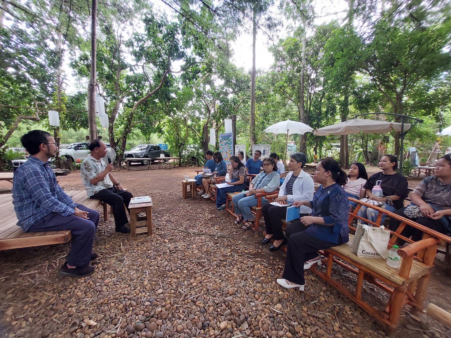 สำนักงานพัฒนาชุมชนอำเภอเมืองสกลนคร: ร่วมต้อนรับผู้แทนที่ปรึกษาผู้บริหารระดับสูง บริษัท ไทยเบฟเวอเรจ จำกัด (มหาชน) ลงพื้นที่อำเภอเมืองสกลนคร ขับเคลื่อนโครงการ"ด้วยจงรักและภักดี"