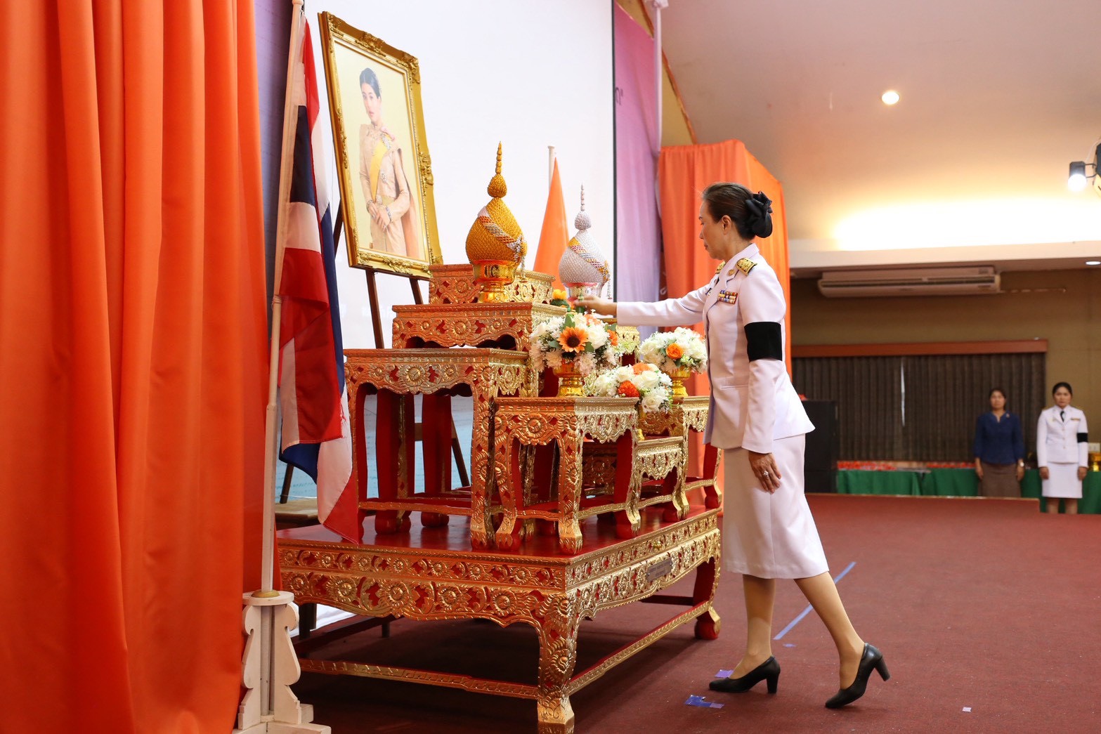 สำนักงานพัฒนาชุมชนอำเภอเมืองสกลนคร: ร่วมพิธีรับมอบแบบลายผ้าพระราชทาน ประจำปี 2569 “ลายขอสมเด็จฯ – เจ้าฟ้าฯ” และ “ลายบุปผาบรมราชินีนาถ” น้อมนำแนวพระดำริสืบสานภูมิปัญญาหัตถศิลป์ไทย