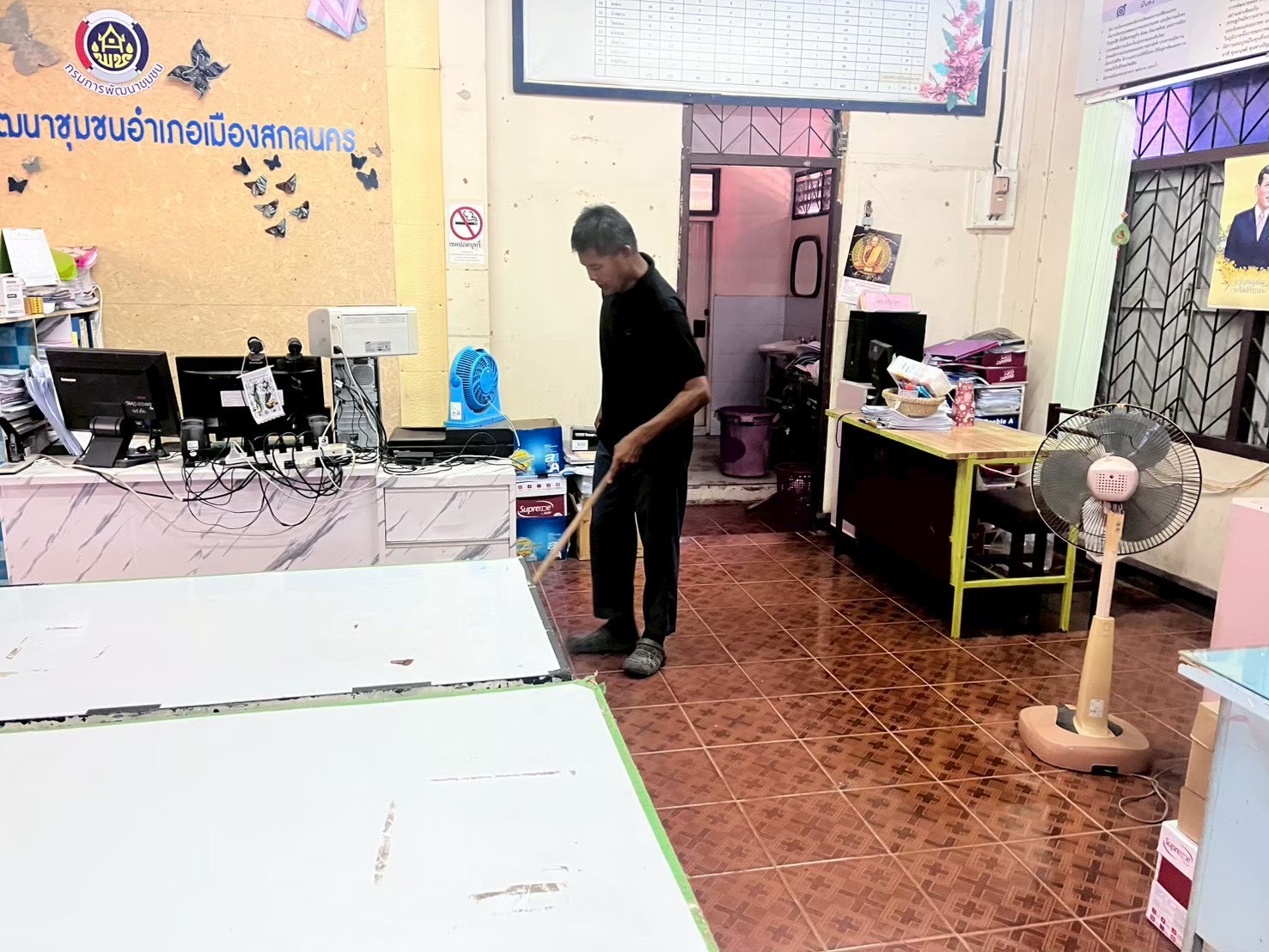 สำนักงานพัฒนาชุมชนอำเภอเมืองสกลนคร: ดำเนินกิจกรรม 5ส.พช.สกลนคร Clean and Green Office
