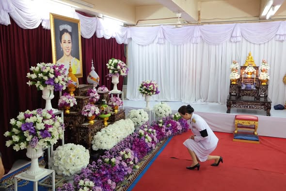 สำนักงานพัฒนาชุมชนอำเภอเมืองสกลนคร: ร่วมพิธีทำบุญตักบาตร ถวายพระราชกุศล  เนื่องในโอกาสพระราชพิธีมหามงคลเฉลิมพระชนมพรรษา 4 รอบ สมเด็จพระนางเจ้าฯ พระบรมราชินี  3 มิถุนายน 2569