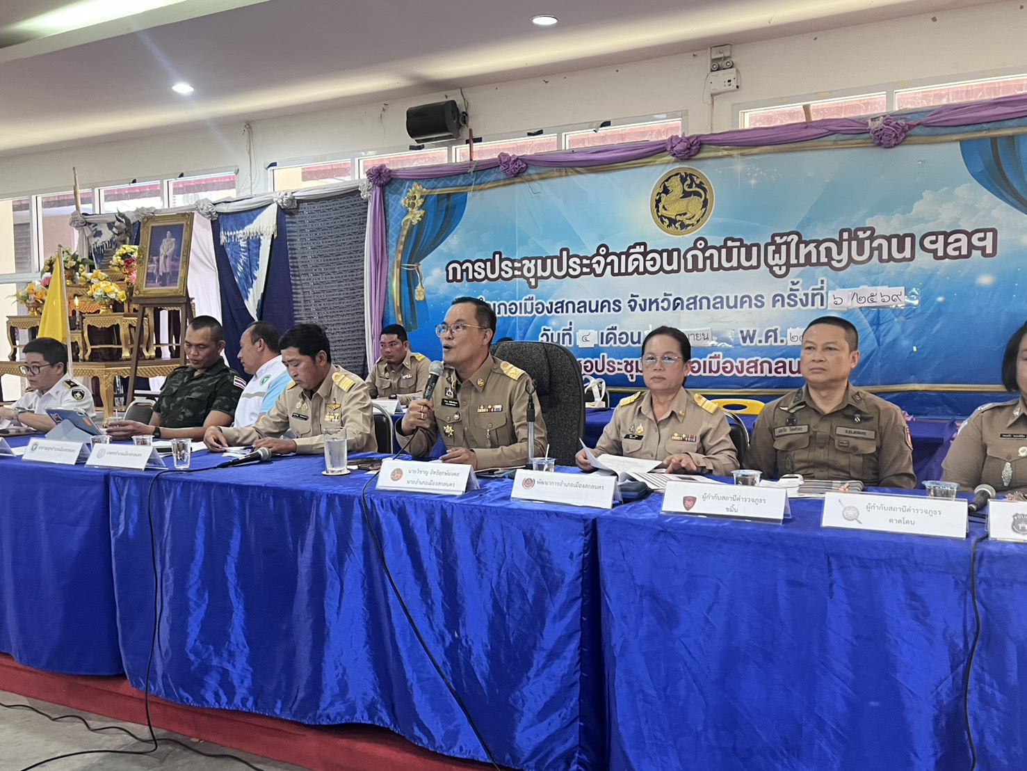 สำนักงานพัฒนาชุมชนอำเภอเมืองสกลนคร: เข้าร่วมประชุมประจำเดือนกำนัน ผู้ใหญ่บ้านและการประชุมหัวหน้าส่วนราชการ อำเภอเมืองสกลนคร ครั้งที่ 6/2569 