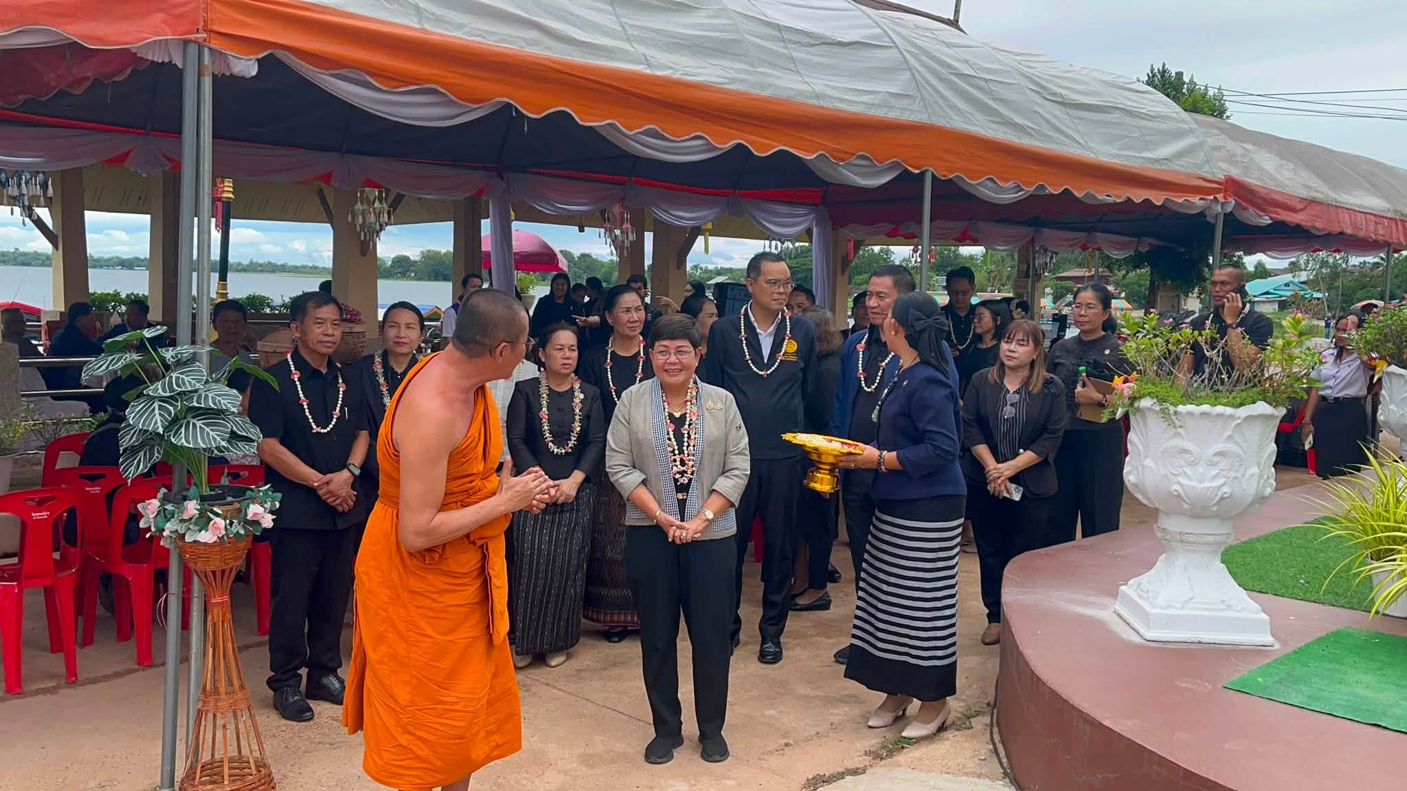 สำนักงานพัฒนาชุมชนอำเภอเมืองสกลนคร: ร่วมต้อนรับคณะผู้ตรวจราชการ เขตตรวจราชการที่ 11 ลงพื้นที่ตรวจติดตามโครงการในประเด็นสำคัญนโยบายรัฐบาล “นวัตวิถีสกลนคร ชุมชนท่องเที่ยว OTOP”