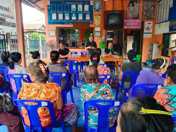 สำนักงานพัฒนาชุมชนอำเภอเมืองสกลนคร: ร่วมประชุมคณะกรรมการกองทุนโครงการแก้ไขปัญหาความยากจน (กข.คจ.)