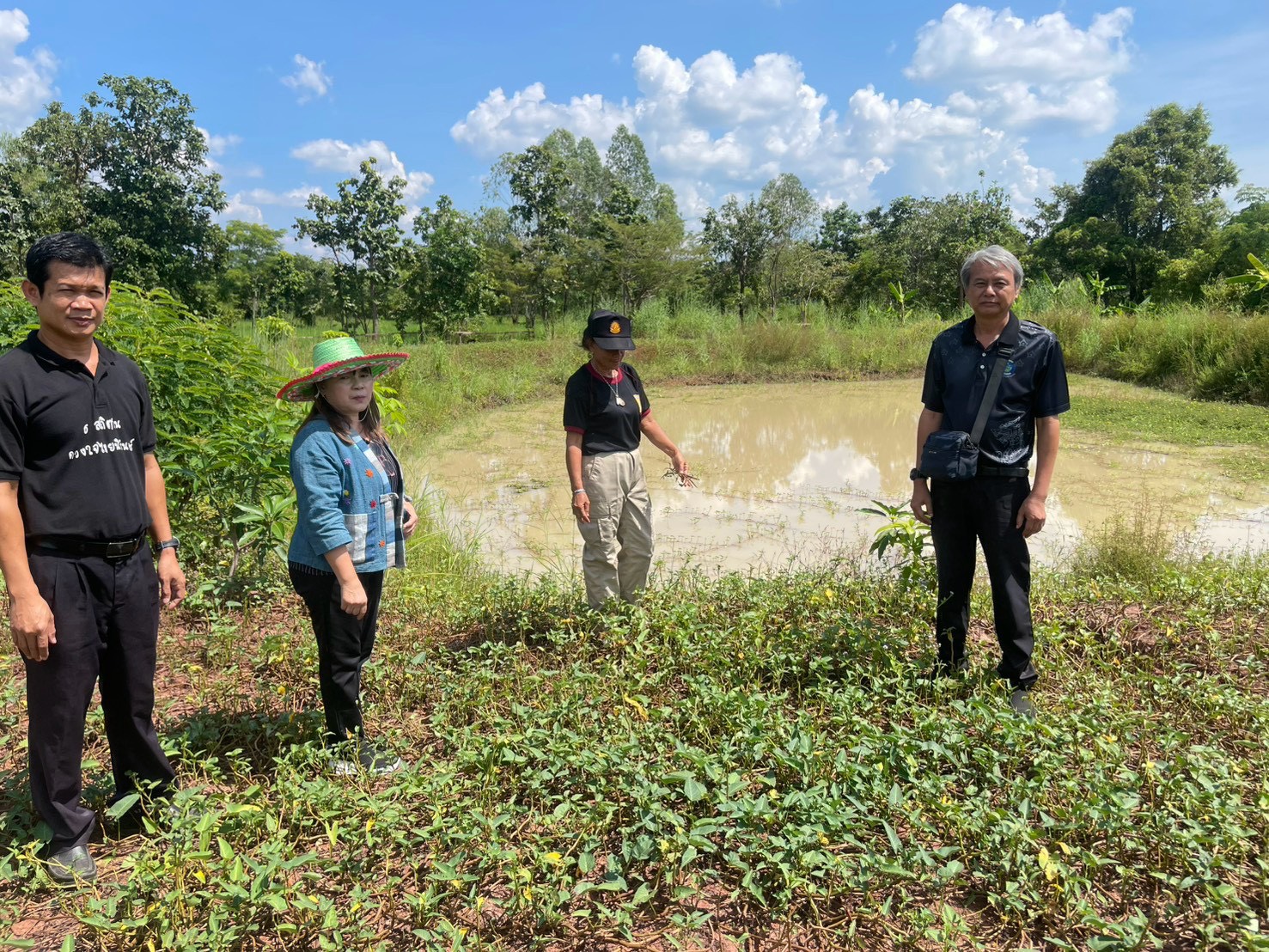 สำนักงานพัฒนาชุมชนอำเภอเมืองสกลนคร: ร่วมติดตาม “โคก หนอง นา สานฝันสู่การเรียนรู้” 
