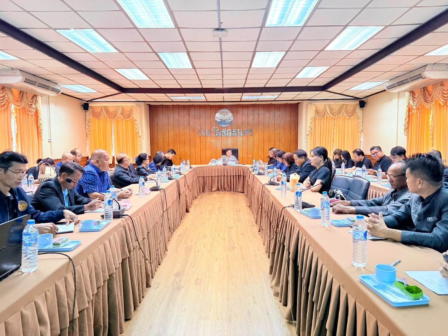 สำนักงานพัฒนาชุมชนอำเภอเมืองสกลนคร: เข้าร่วมประชุมเตรียมความพร้อมการจัดงานวันสถาปนากองทุนแม่ของแผ่นดิน และพิธีทอดผ้าป่าสมทบกองทุนแม่ของแผ่นดิน จังหวัดสกลนคร ประจำปี 2569