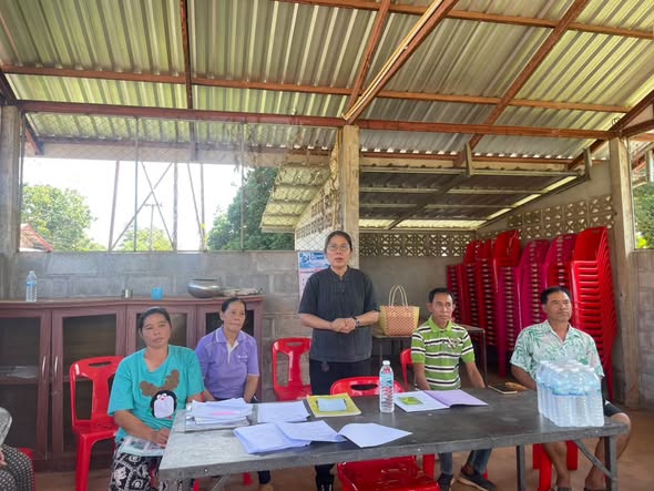 สำนักงานพัฒนาชุมชนอำเภอเมืองสกลนคร: ร่วมประชุมคณะกรรมการกองทุนโครงการแก้ไขปัญหาความยากจน (กข.คจ.)