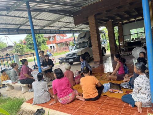 สำนักงานพัฒนาชุมชนอำเภอเมืองสกลนคร: ร่วมพิธีมอบเงินพระราชทานขวัญถุงกองทุนแม่ของแผ่นดิน จังหวัดสกลนคร ประจำปี 2569